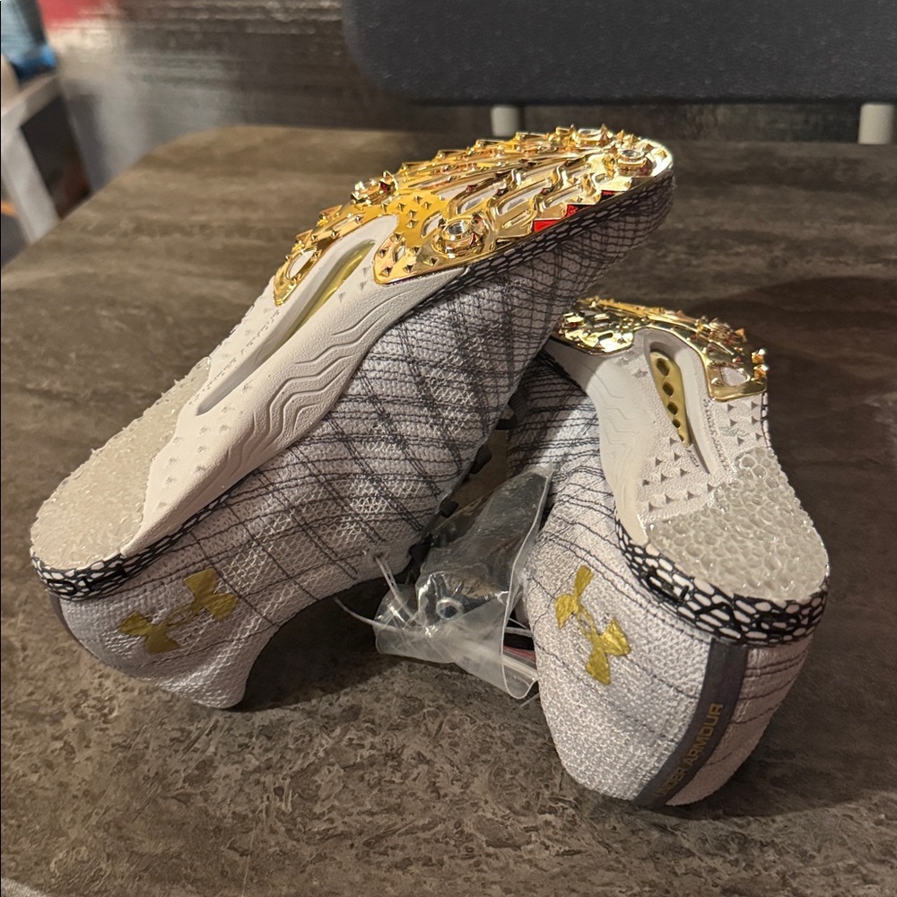 Under Armour HOVR Shakedown Adult Track Spikes. W’s 8 - Picture 9 of 10